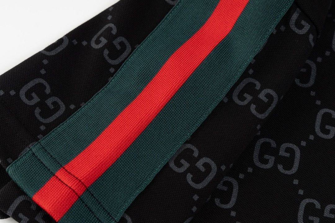 Polo Masculina Gucci Monogram Preta vista 5