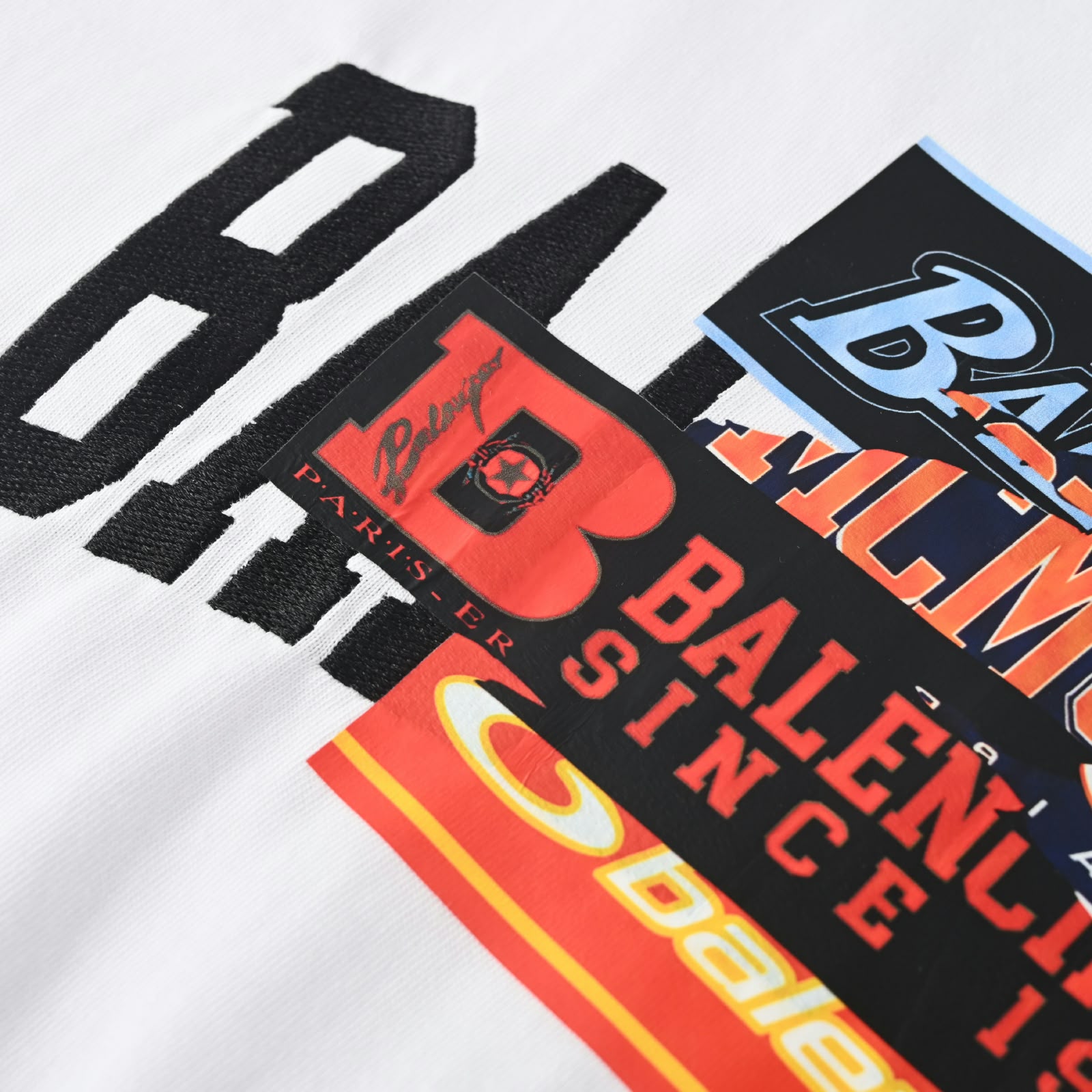 Camiseta Balenciaga Bumper Stickers Medium Fit – Branca vista 5